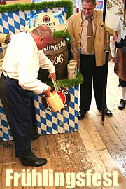 42. Münchner Frühlingsfest 2006 ab 21.04. Rekordversuche und die Maß Bier zu 6,30€ (Foto: MartiN Schmitz)